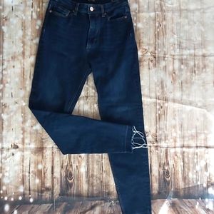 Ankle cut mid rise skinny jean
